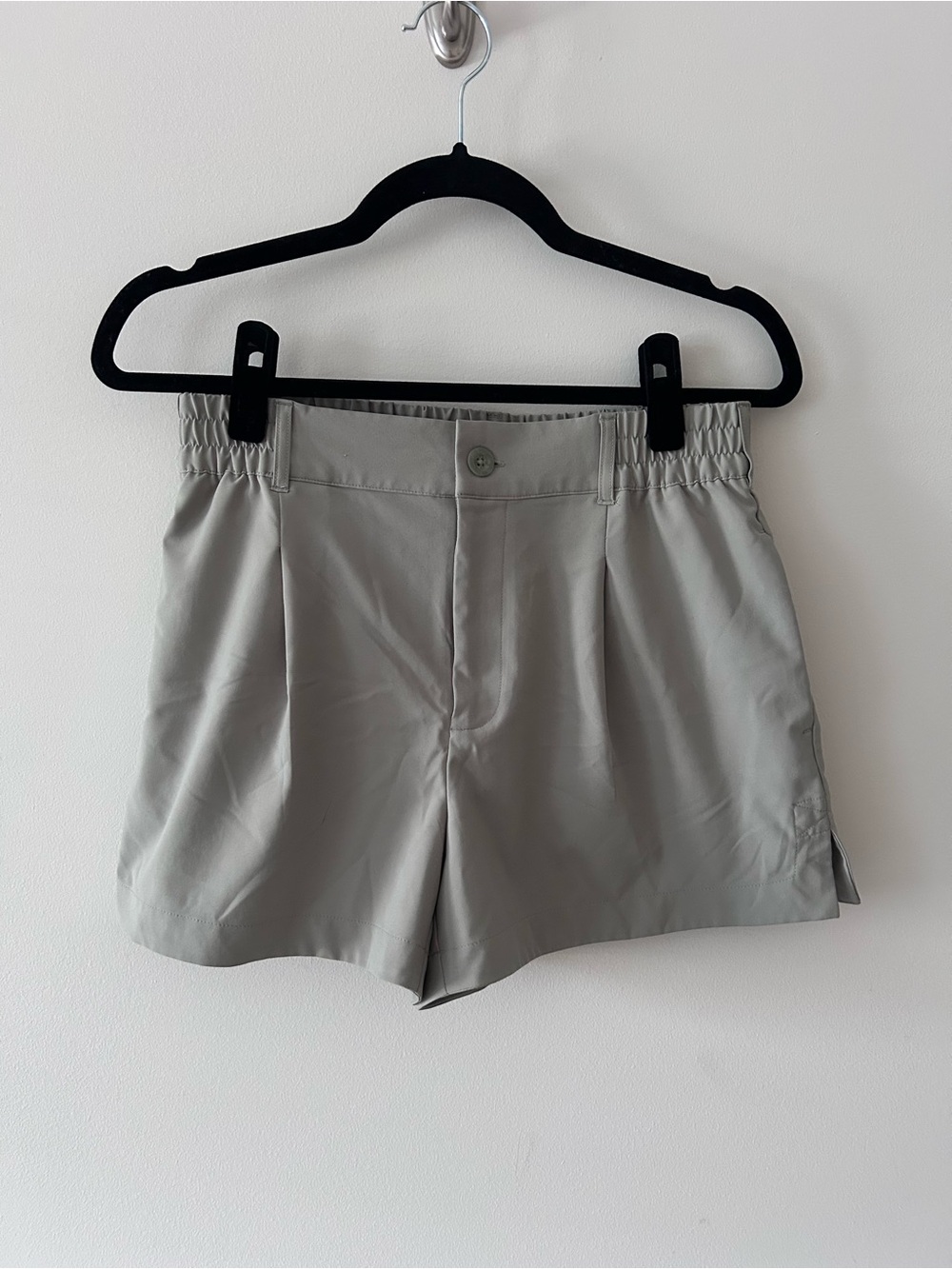 Beyond Yoga Light Sage Status Shorts
